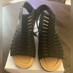 Earth Dress Shoes Hana Open Toe Laser Cut